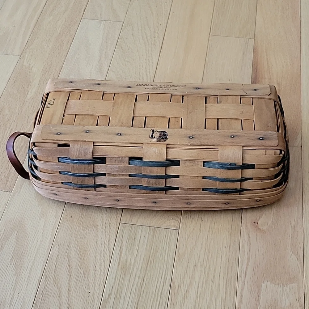 Longaberger Handwoven Bread Gathering Basket With Leather Handles